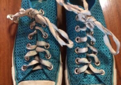 Ladies-Converse-blue-shoes
