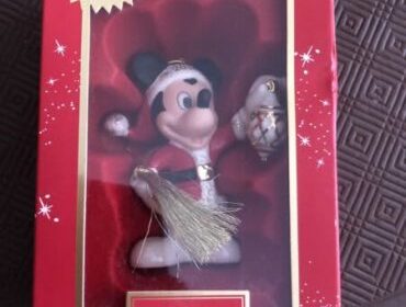 Lenox-2016-Mickey-Mouse-Christmas-ornament-370×493-2
