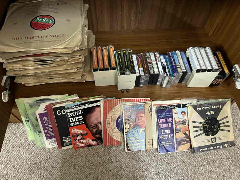 RECORDS ,VINTAGE + STEREO