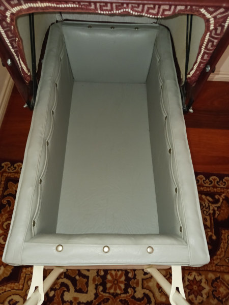 Beautiful Dolls Pram EC