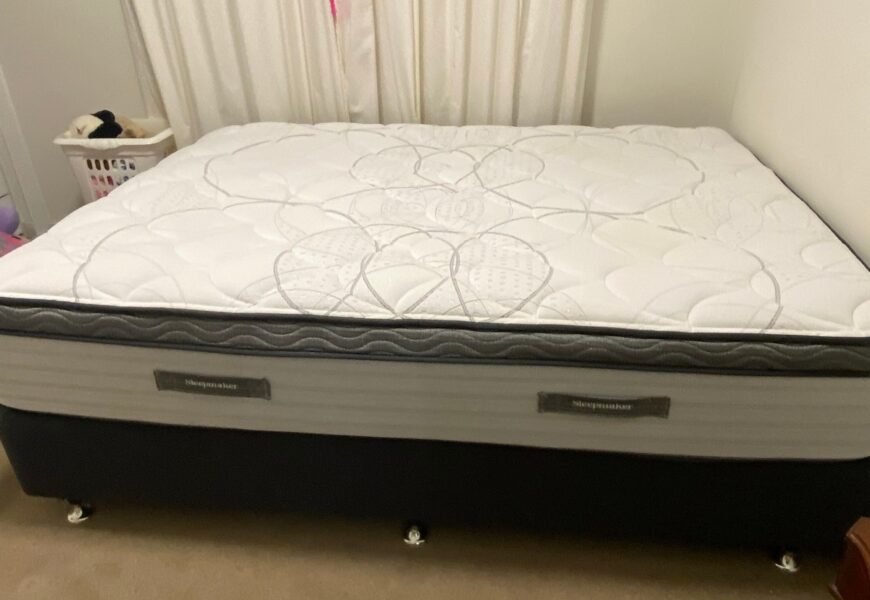 Queen bed base and mattress (sleepmaker brand)